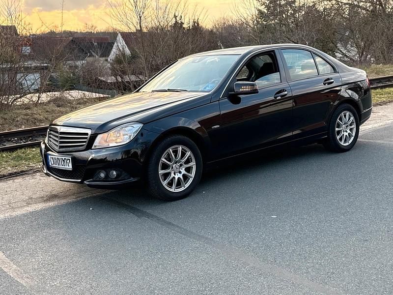 Gebraucht Mercedes C200 136 PS (100 kW) 2012 Schwarz Limousine