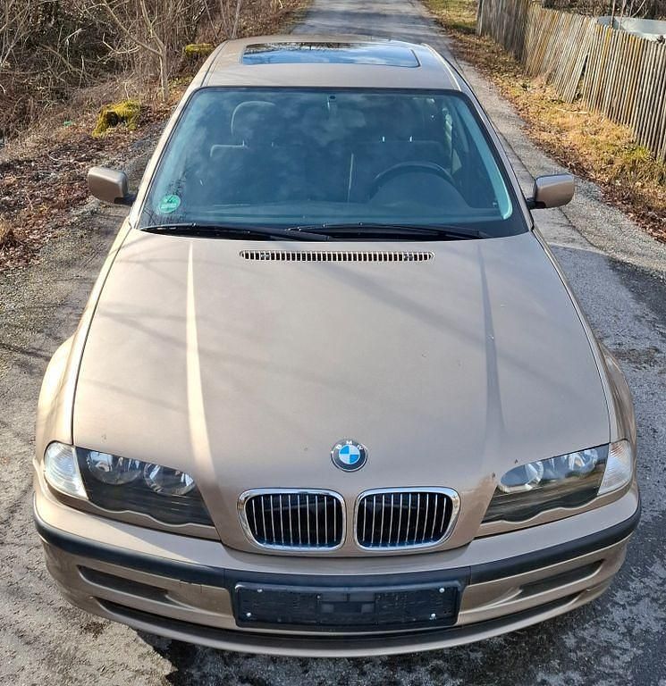 Gebraucht BMW 318 118 PS (86 kW) 2001 Gold Limousine