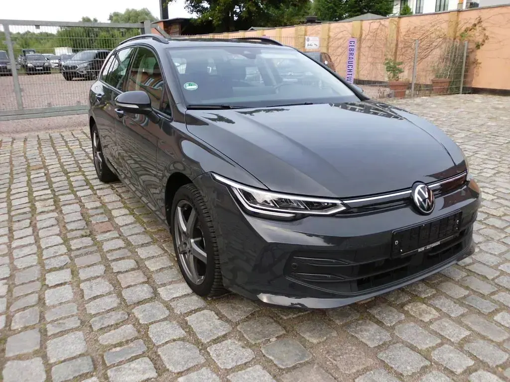 Gebraucht VW Golf VIII Life 116 PS (85 kW) 2024 Grau Kombi