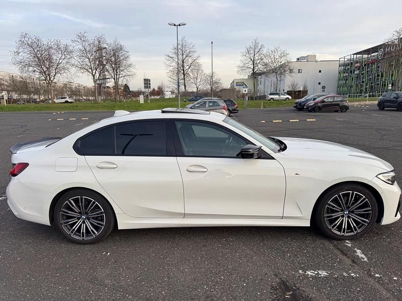 Gebraucht BMW 320 Performance 184 PS (135 kW) 2021 Weiß Limousine