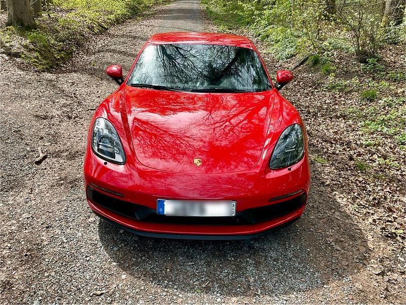 Rot Gebraucht 2024 Porsche 718 Coupé | 99.718 € - Bild 1/4