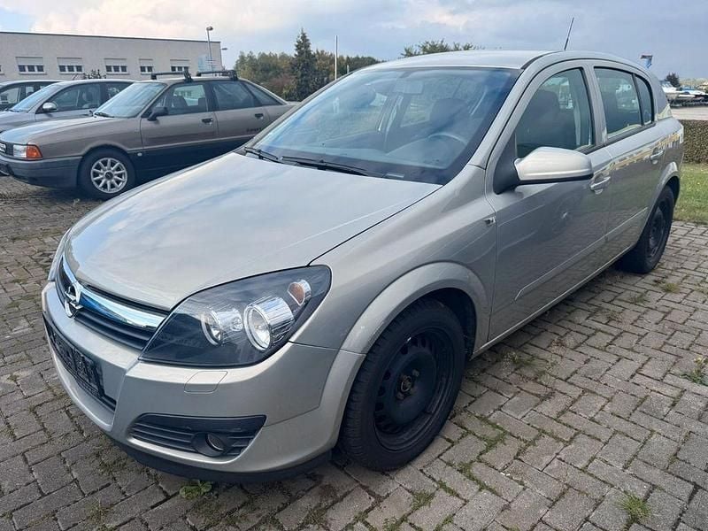 Grau Gebraucht 2006 Opel Astra Limousine | 990 € (Superpreis) - Bild 1/4