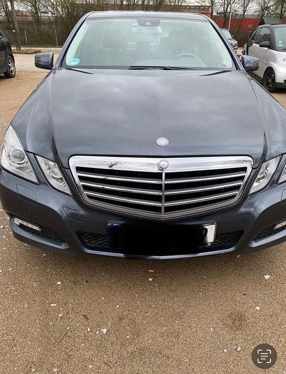 Gebraucht Mercedes E250 204 PS (150 kW) 2010 Grau Limousine