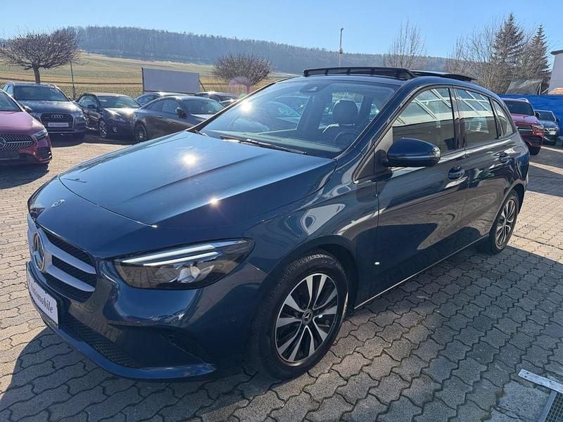 Denimblau Gebraucht 2020 Mercedes B180 Van / Kleinbus | 19.900 € (Fairer Preis) - Bild 1/4