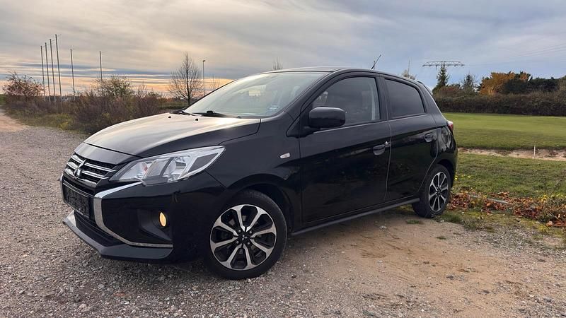 Schwarz Gebraucht 2023 Mitsubishi Space Star Edition Kleinwagen | 12.990 € (Etwas zu teuer) - Bild 1/4