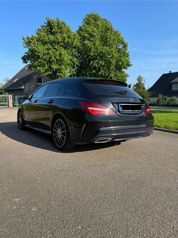 Schwarz Gebraucht 2017 Mercedes CLA200 Shooting Brake AMG line Kombi | 14.900 € (Fairer Preis) - Bild 1/4