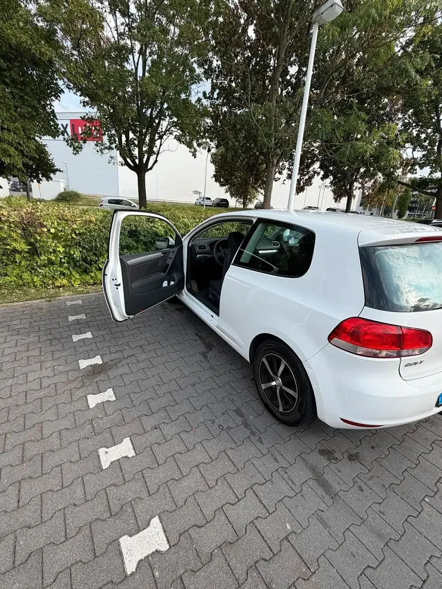 Gebraucht VW Golf VI 80 PS (58 kW) 2009 Weiß Limousine