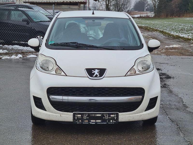 Gebraucht Peugeot 107 Filou 68 PS (50 kW) 2011 Weiß Kleinwagen