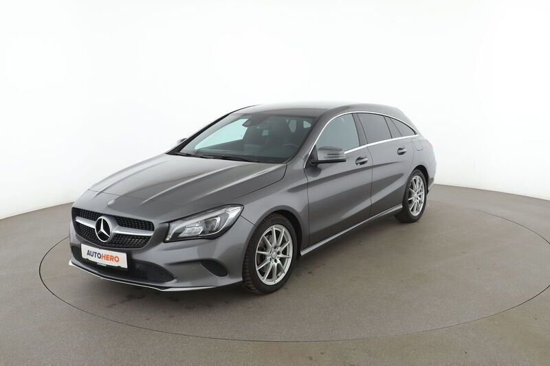 Grau Gebraucht 2016 Mercedes CLA180 Shooting Brake Urban Kombi | 16.470 € (Fairer Preis) - Bild 1/4