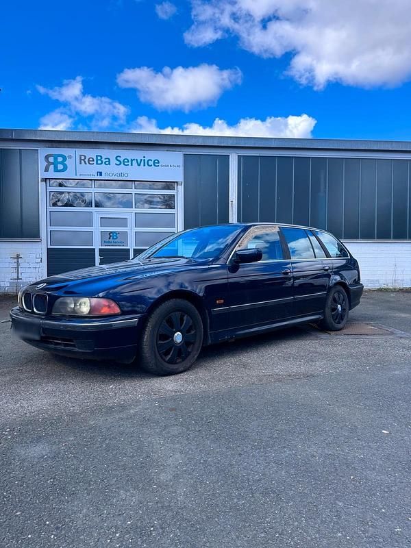 Gebraucht BMW 528 193 PS (141 kW) 1998 Blau Kombi