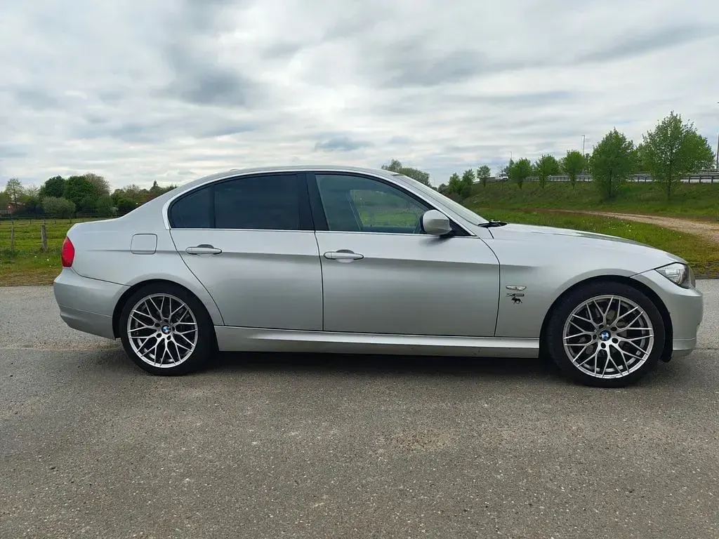 Gebraucht BMW 325 Comfort Edition 218 PS (160 kW) 2010 Silber Limousine