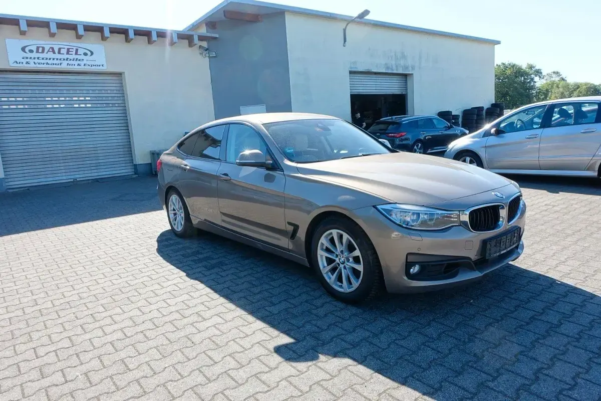 Gebraucht BMW 325 Comfort Edition 218 PS (160 kW) 2014 Beige Limousine