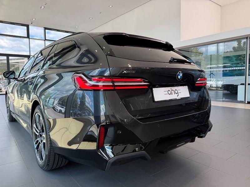 Neu BMW 540 M Sport 303 PS (222 kW) 2025 Grau Kombi