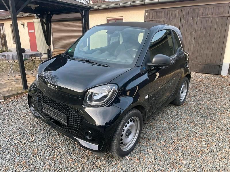 Gebraucht Smart ForTwo Coupé 60 kW (82 PS) 2021 Schwarz Kleinwagen