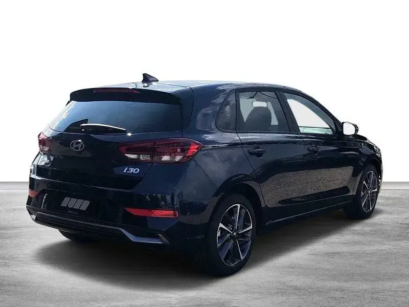 Neu Hyundai i30 Advantage 101 PS (74 kW) 2025 Blau Limousine