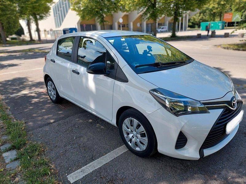 Weiß Gebraucht 2014 Toyota Yaris Kleinwagen | 6.000 € (Guter Preis) - Bild 1/4