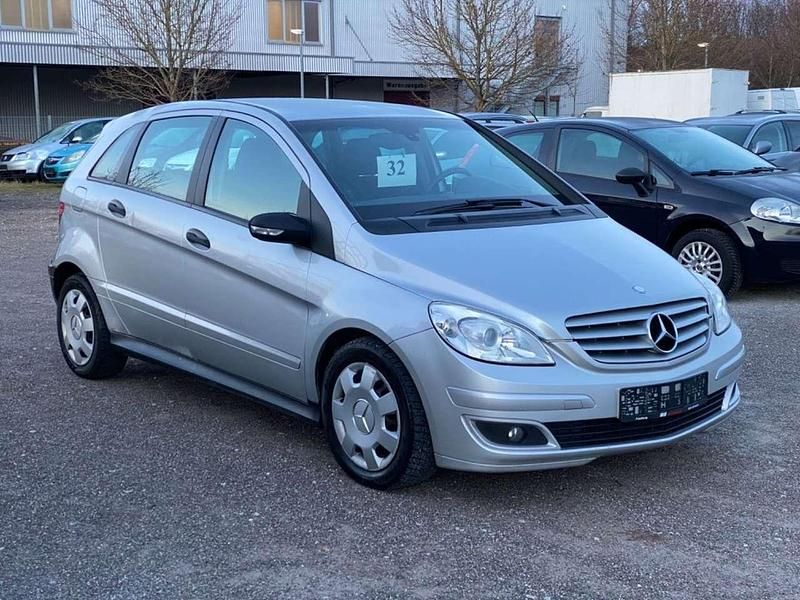 Gebraucht Mercedes B180 109 PS (80 kW) 2007 Silber Van / Kleinbus
