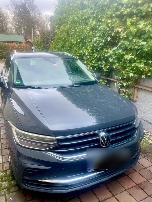 Grau Gebraucht 2023 VW Tiguan SUV | 24.500 € (Superpreis) - Bild 1/4