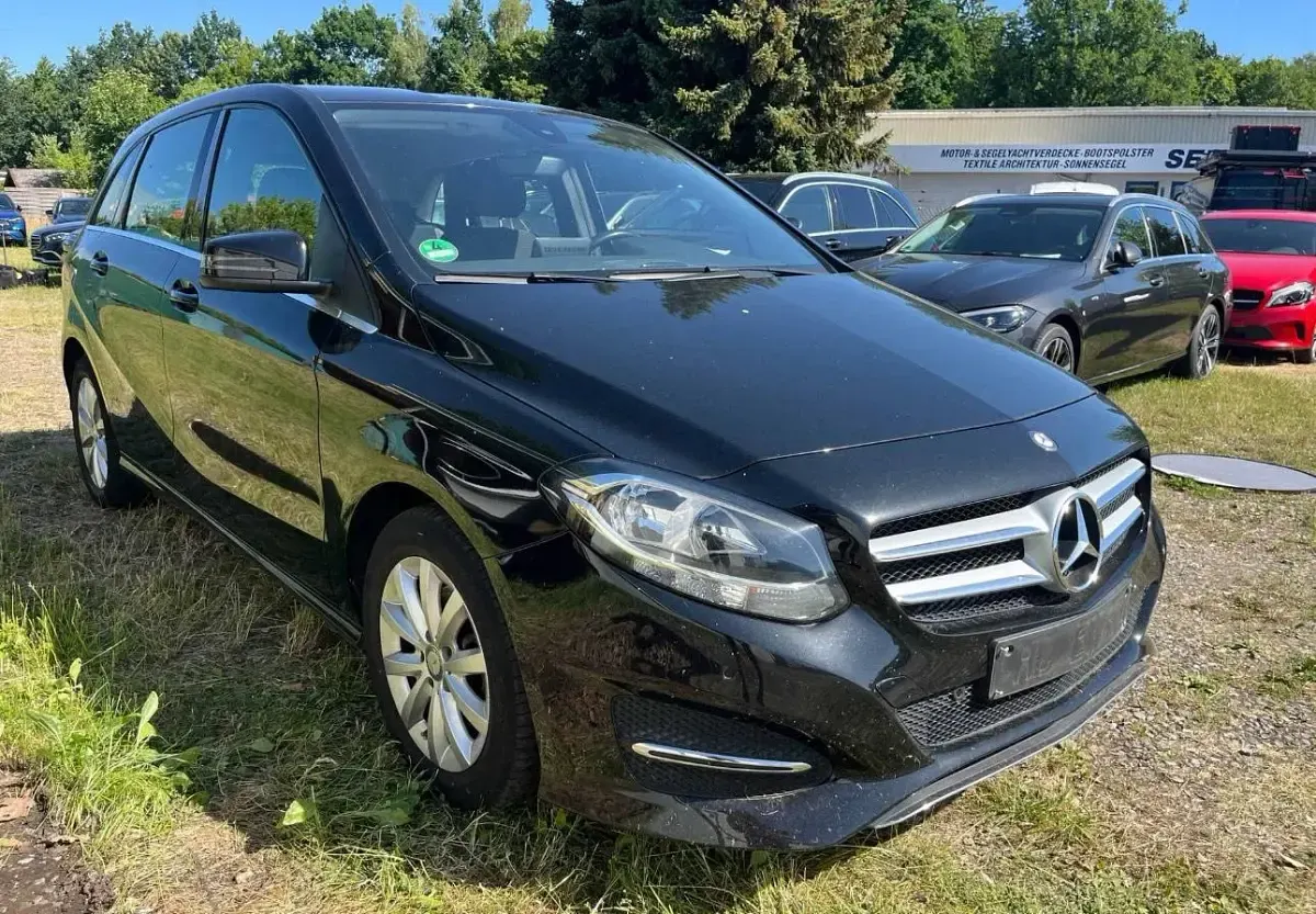 Gebraucht Mercedes B180 Style 122 PS (89 kW) 2016 Schwarz Kleinwagen