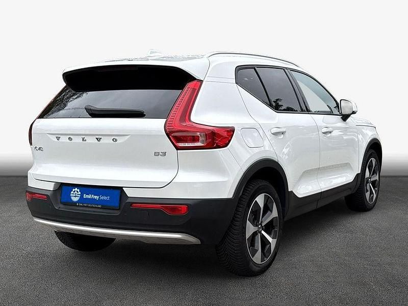 Gebraucht Volvo XC40 Core 163 PS (119 kW) 2024 Crystal weißperleffekt SUV