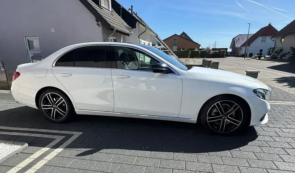 Second-hand Mercedes E200 184 CP (135 kW) 2018 Berlinǎ