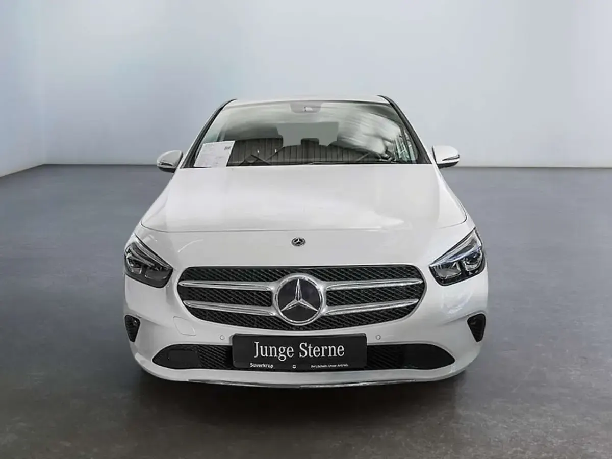 Gebraucht Mercedes B250e 160 PS (117 kW) 2022 Weiß Van / Kleinbus