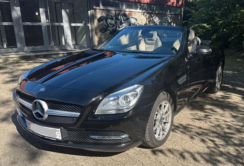 Schwarz Gebraucht 2013 Mercedes SLK200 Cabrio | 19.900 € (Fairer Preis) - Bild 1/4