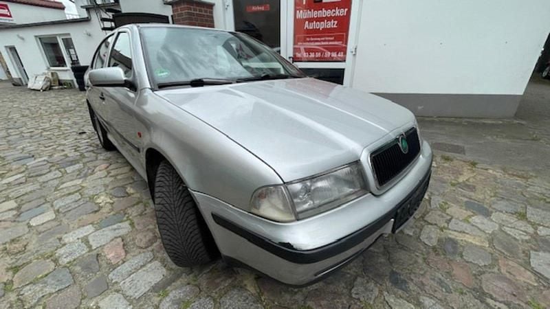 Silber Gebraucht 1998 Skoda Octavia Limousine | 990 € (Guter Preis) - Bild 1/4