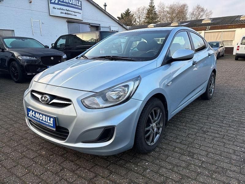 Gebraucht Hyundai Accent 97 PS (71 kW) 2012 Grau Limousine
