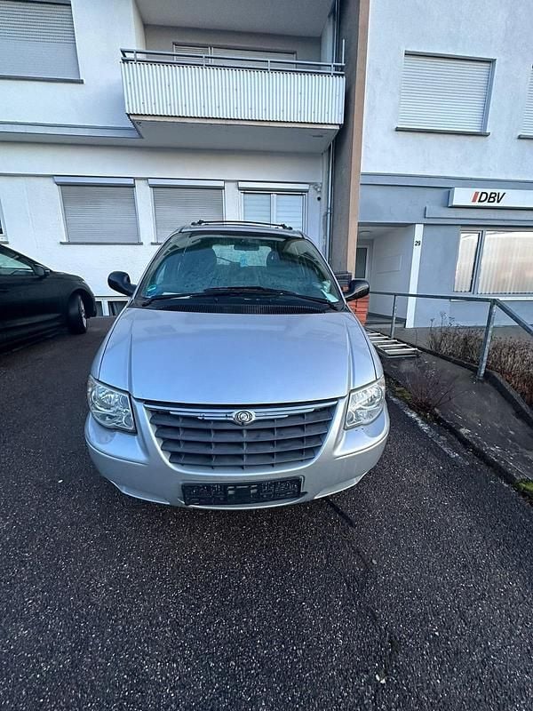 Silber Gebraucht 2005 Chrysler Voyager Van / Kleinbus | 990 € (Guter Preis) - Bild 1/4
