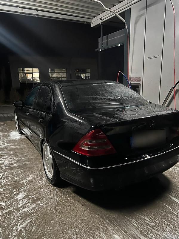 Gebraucht Mercedes 220 143 PS (105 kW) 2003 Schwarz Limousine