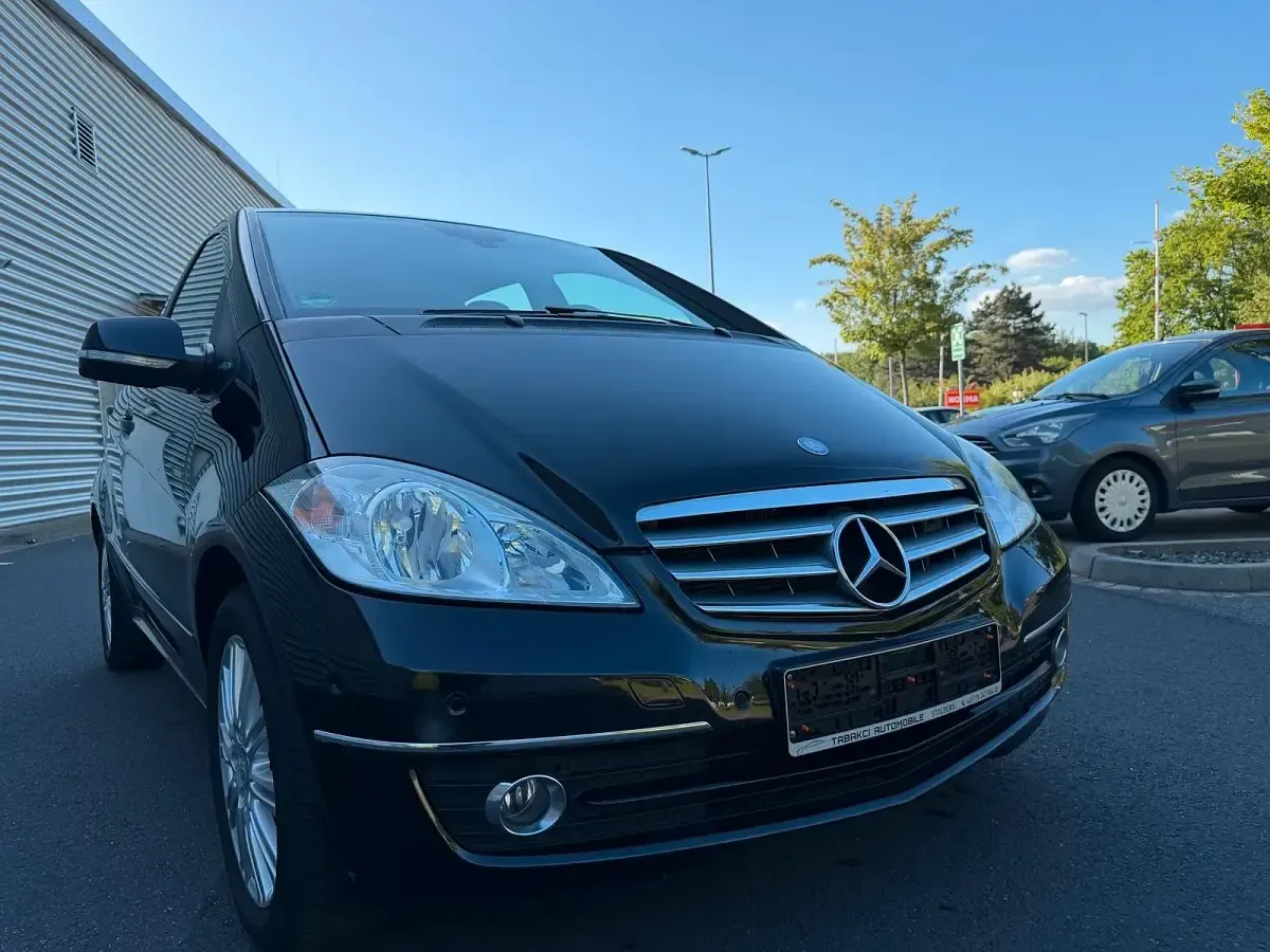 Gebraucht Mercedes A180 Elegance 116 PS (85 kW) 2011 Schwarz Kleinwagen