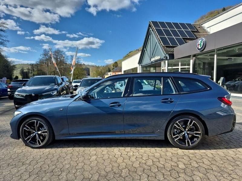 Gebraucht BMW 330 M Sport 245 PS (180 kW) 2025 Blau Kombi