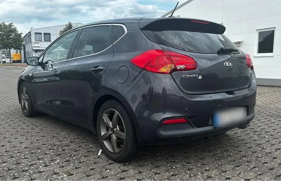 Gebraucht Kia Ceed 126 PS (92 kW) 2014 Grau Kleinwagen