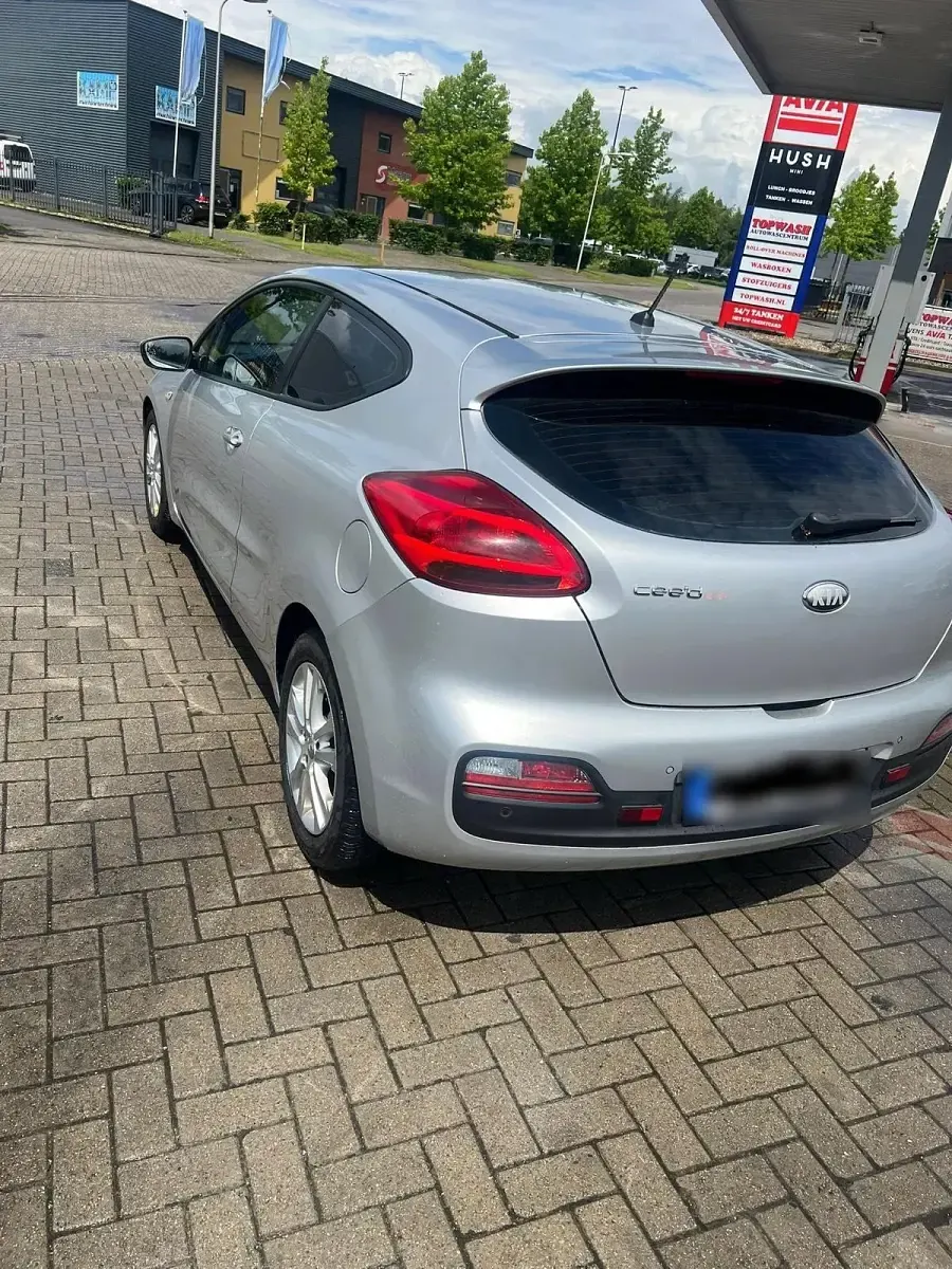 Gebraucht Kia Ceed 135 PS (99 kW) 2013 Schwarz Kleinwagen