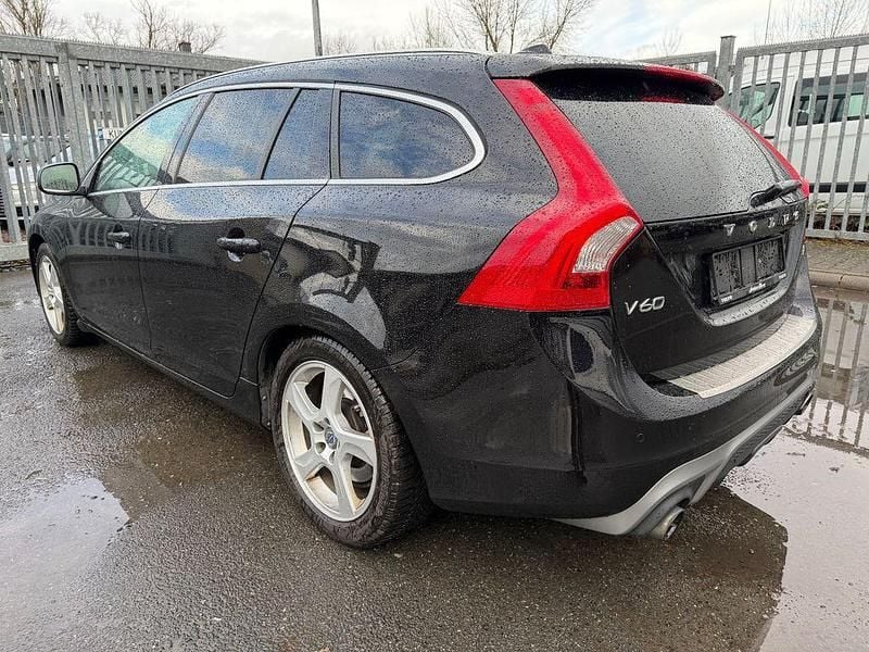 Gebraucht Volvo V60 R-Design 152 PS (111 kW) 2016 Schwarz Kombi
