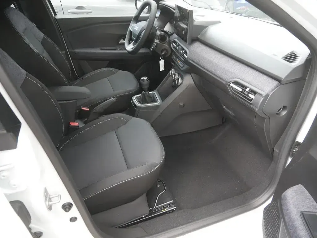 Neu Dacia Sandero Expression 101 PS (74 kW) 2026 Weiß Limousine