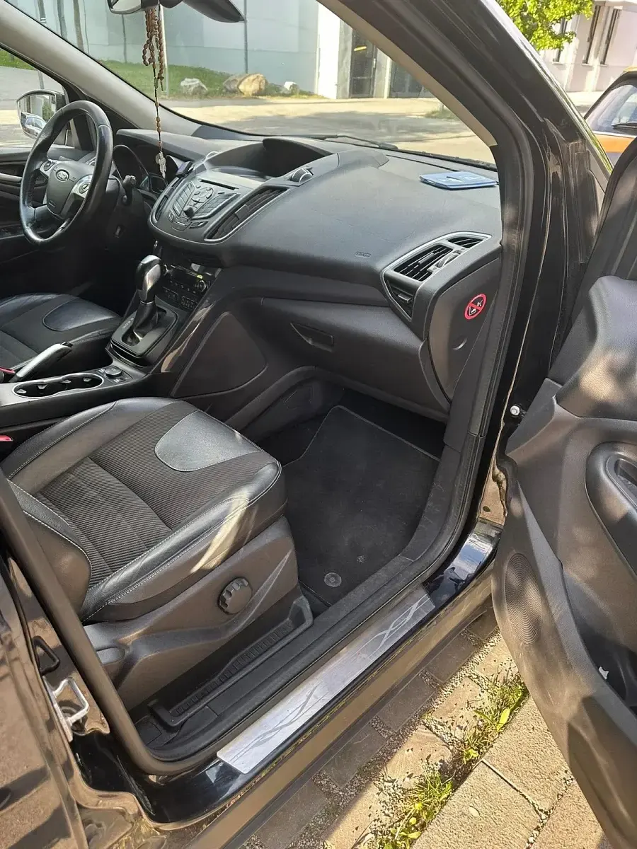 Gebraucht Ford Kuga 180 PS (132 kW) 2015 Schwarz SUV