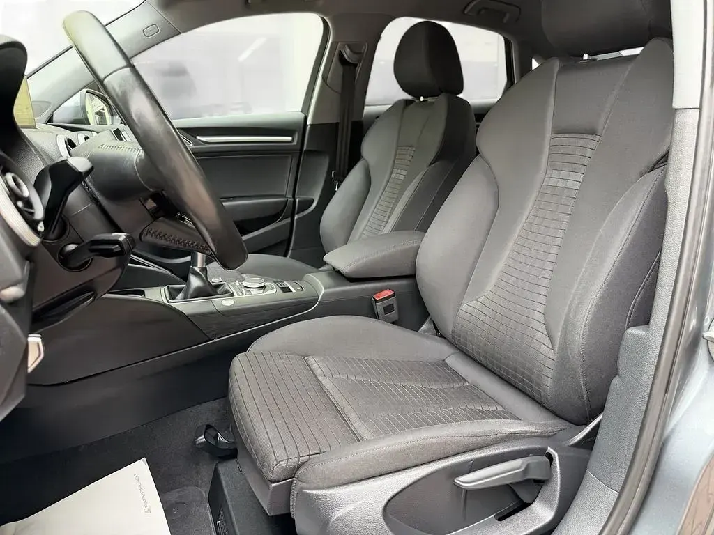Gebraucht Audi A3 Sport 150 PS (110 kW) 2016 Grau Limousine