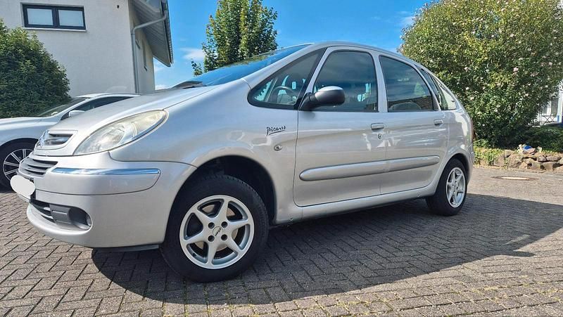 Silber Gebraucht 2009 Citroën Xsara Picasso Van / Kleinbus | 1.800 € (Fairer Preis) - Bild 1/4