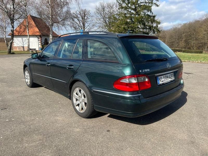Gebraucht Mercedes E280 Elegance 190 PS (139 kW) 2006 Grün Limousine