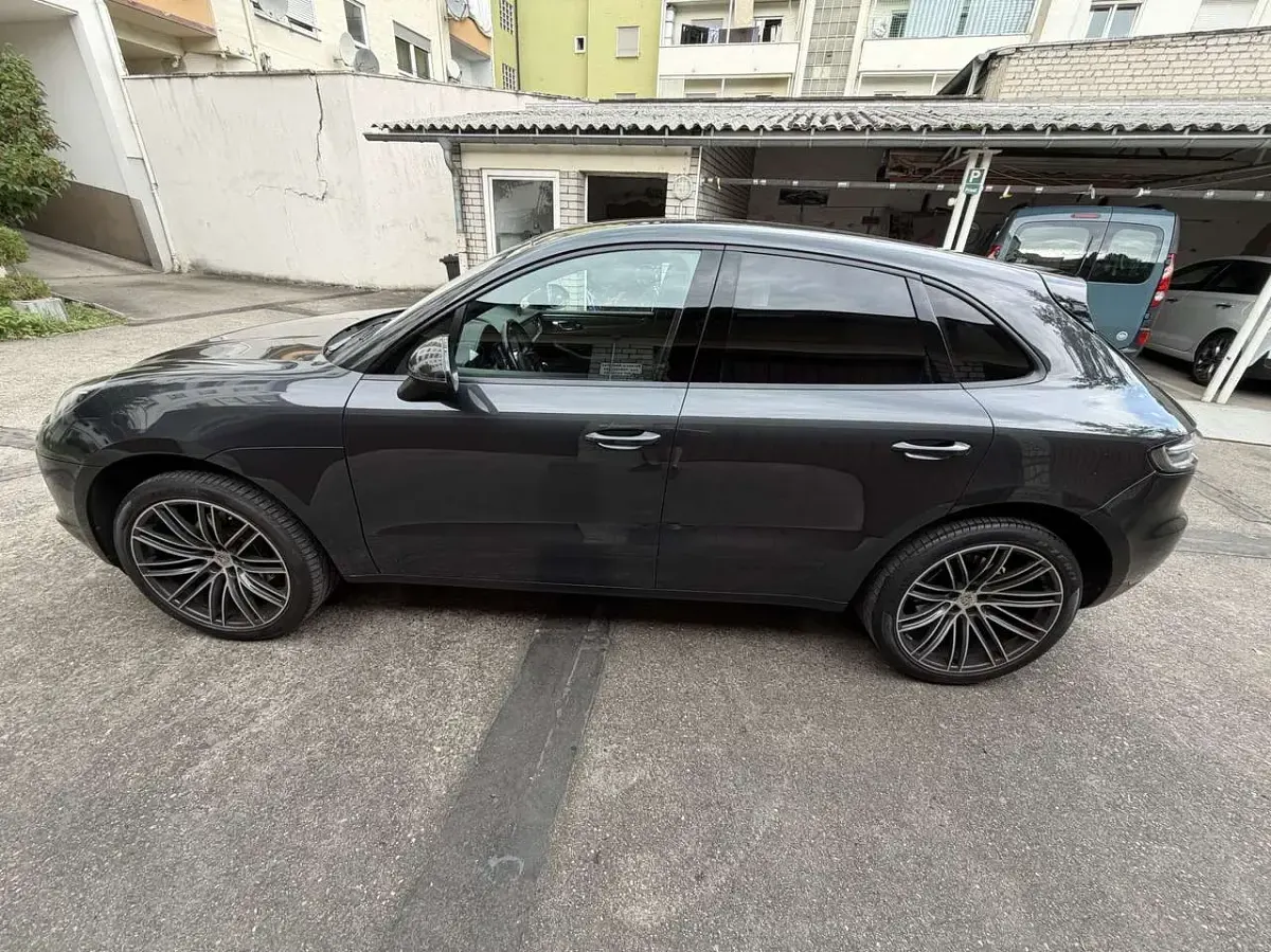 Gebraucht Porsche Macan Basis 245 PS (180 kW) 2019 Grau SUV