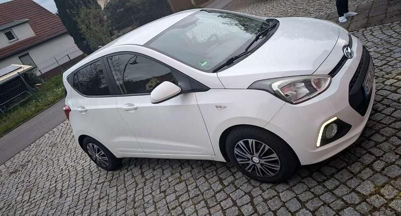 Gebraucht Hyundai i10 67 PS (49 kW) 2014 Weiß Kleinwagen