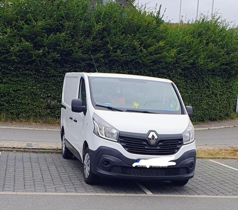 Weiß Gebraucht 2015 Renault Trafic Van | 8.950 € (Guter Preis) - Bild 1/4