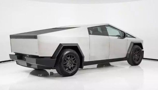 Gebraucht Tesla Cybertruck 620 kW (844 PS) 2024 Pickup