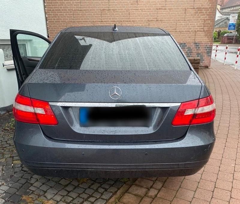 Gebraucht Mercedes E250 204 PS (150 kW) 2010 Grau Limousine