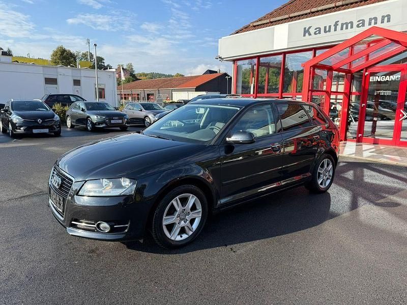 Schwarz Gebraucht 2010 Audi A3 Sportback Attraction Limousine | 4.900 € (Guter Preis) - Bild 1/4