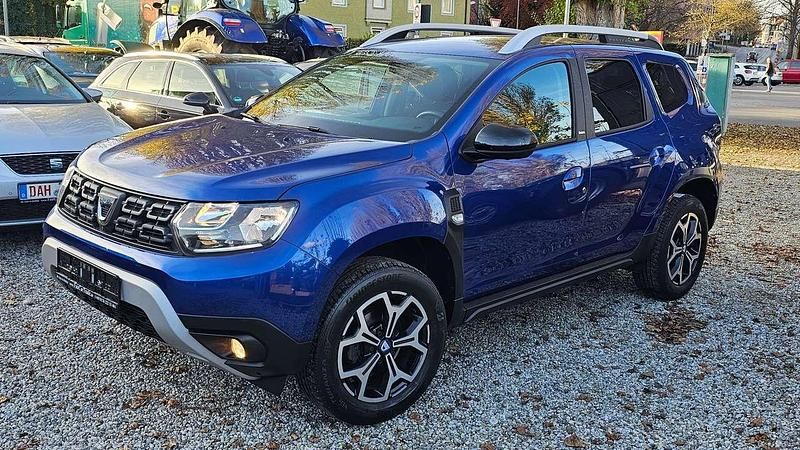 Stahlblau perlmetallic Gebraucht 2021 Dacia Duster Celebration SUV | 12.850 € (Fairer Preis) - Bild 1/4