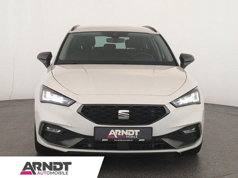 Weiß Gebraucht 2024 Seat Leon FR Kombi | 25.984 € (Superpreis) - Bild 1/4