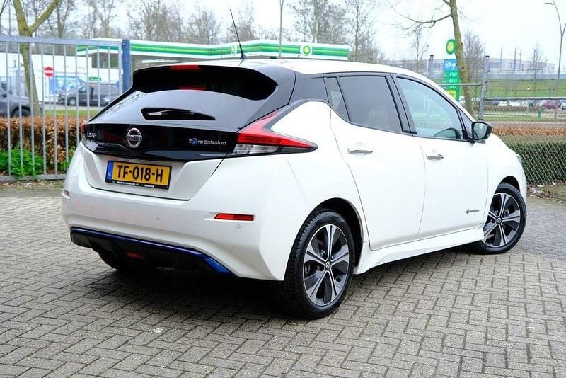Gebraucht Nissan Leaf Tekna 110 kW (150 PS) 2018 Weiß Kleinwagen